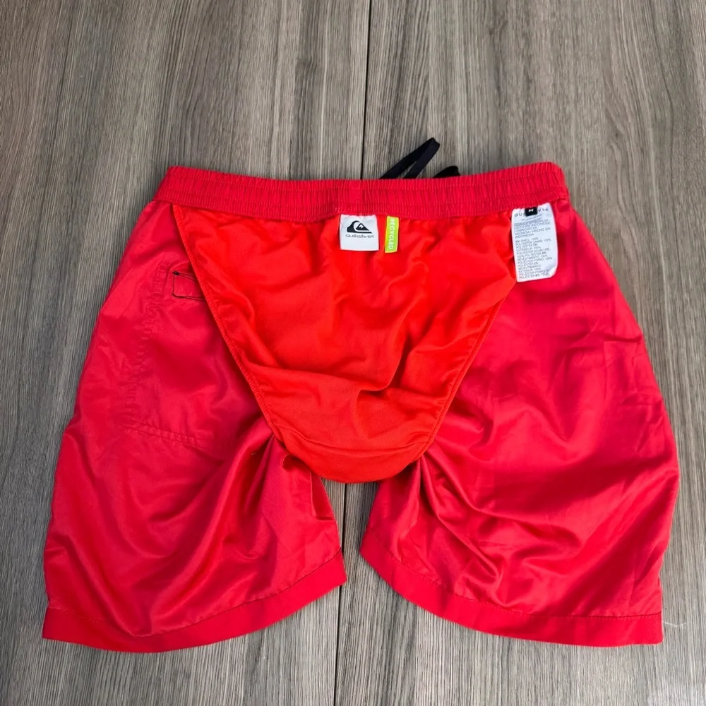 Quiksilver Red Swim Trunks Men’s Medium Board Shorts Lined Inseam: 7”